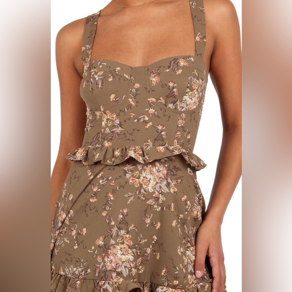 Petal & Pup Lillee Tiered Maxi Dress - Picture 4 of 10